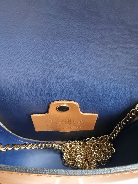 Mała skórzana damska torebka na złotym odpinanym łańcuszku Włochy