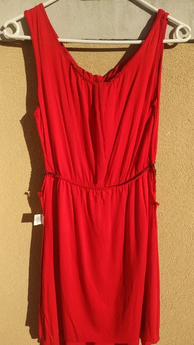 Vestidos de cerimónia vermelho e também em preto