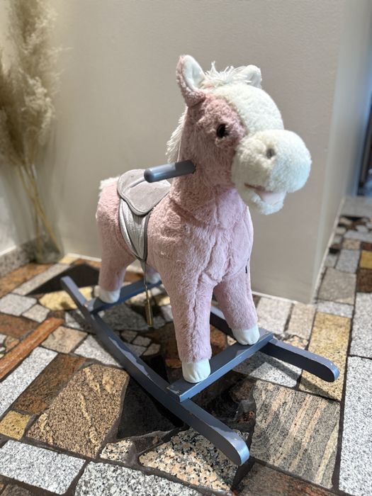 Konik bujany na biegunach grający rozowy oddam