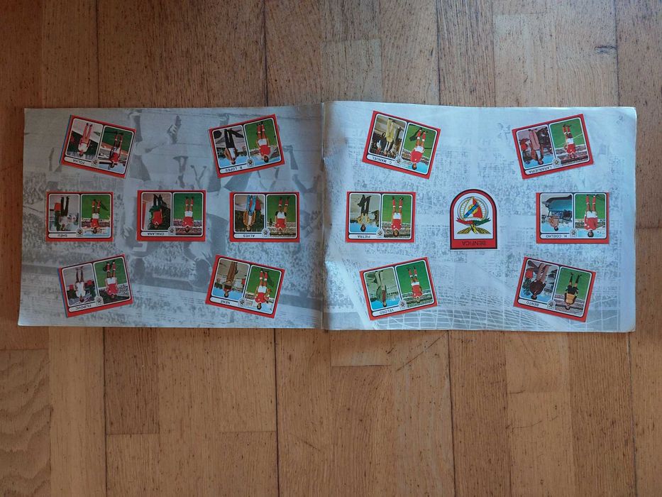 Caderneta de cromos "Futebol 81-82" - Completa