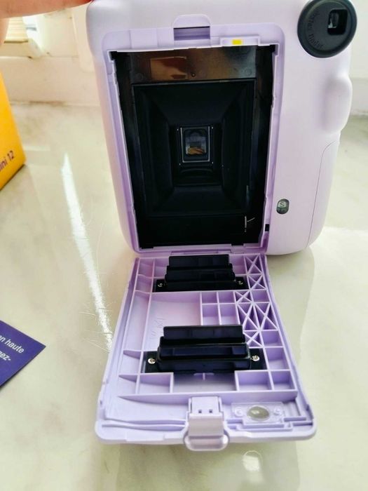 Фотоапарат instax