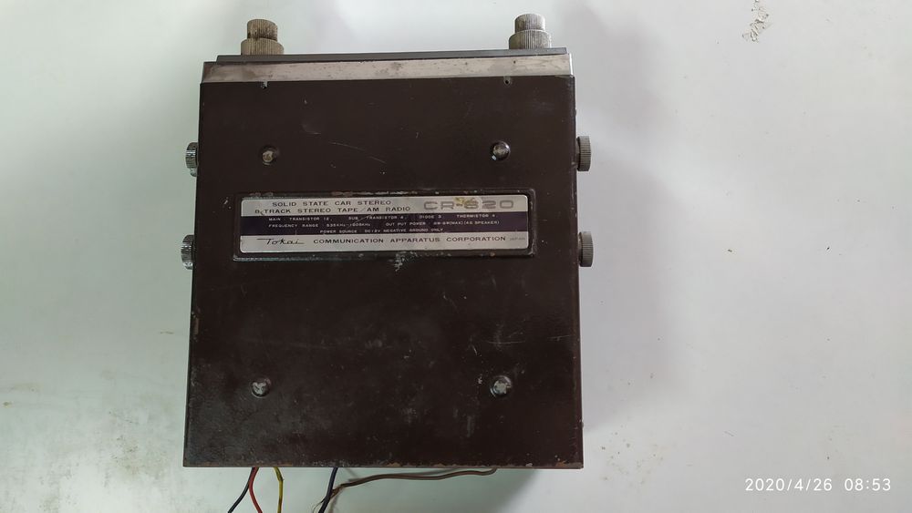 Auto rádio antigo Tokai CR-620 de cartuchos a funcionar