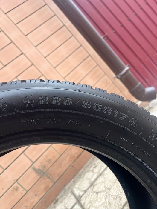Продам пару зимових шин DUNLOP 225/55 R17