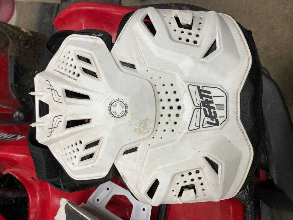 Черепаха, захист ШИЇ . Leatt FUSION Налокотники