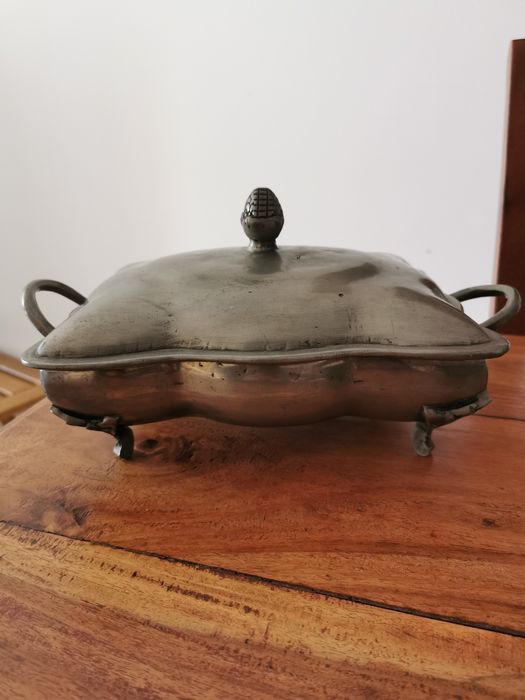 Peça decorativa em estanho