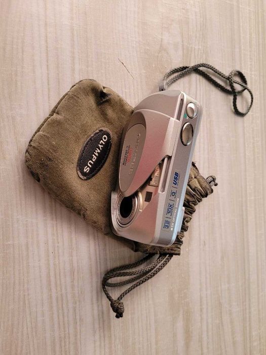 Мега комплект Y2K Olympus C-350 Zoom + 3 xD (256MB/64MB/16MB)  холдери