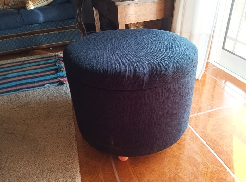 Banco redondo de arrumação