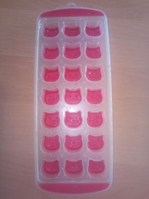 Для холодильника формочка для льда.