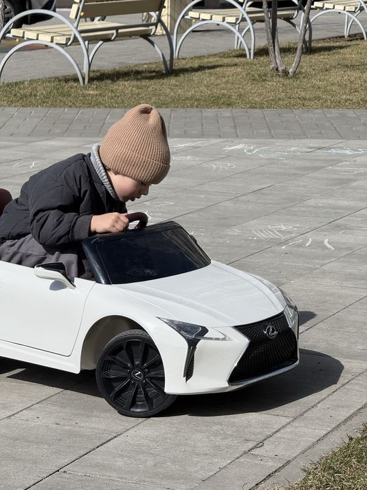 Дитячий електромобіль Bambi Lexus LC500