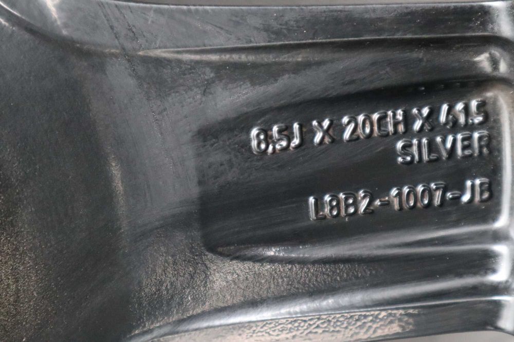 Felgi Koła LAND ROVER DEFENDER 20 CALI 5x120 8,5J OE M+S Pirelli