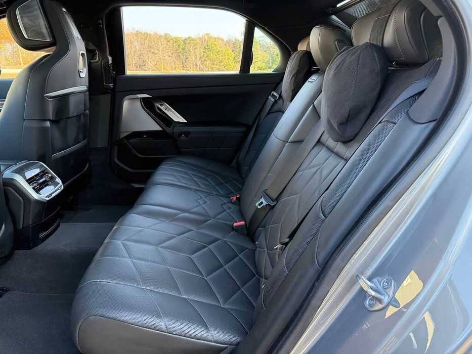 BMW i7      2023