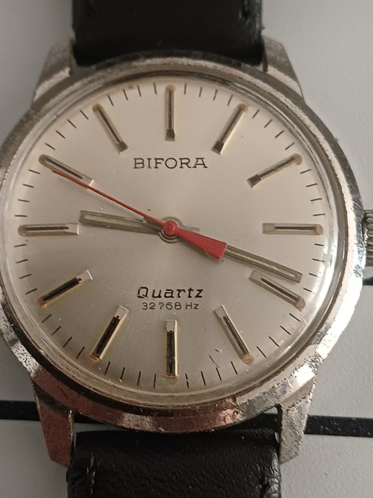 Bifora quartz ..