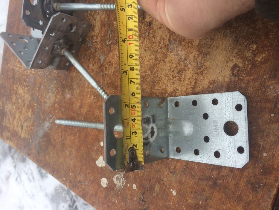 Łącznik kątowy z przyspawaną śrubą kątownik do montażu balustrady