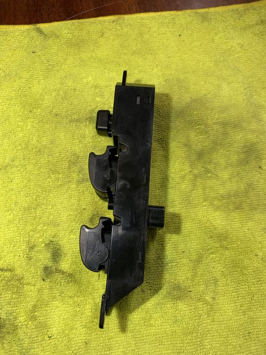 Блок управлением стеклоподъемникиком Mitsubishi Outlender 2003-2008