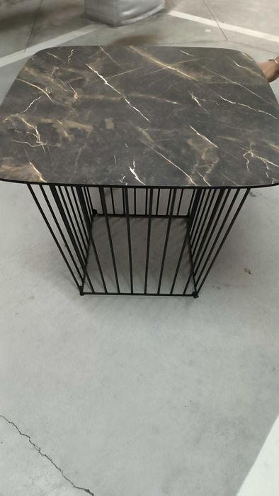 Mesa de apoio sem uso...OPORTUNIDADE...para desocupar