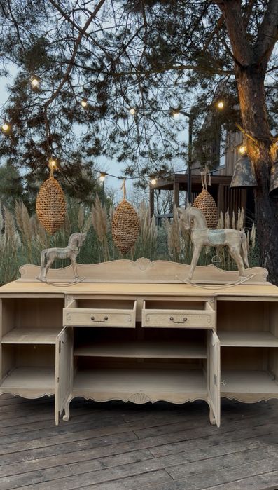 Ludwikowska komoda w stanie surowym