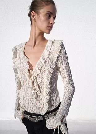 Молочна кружевна блуза Zara