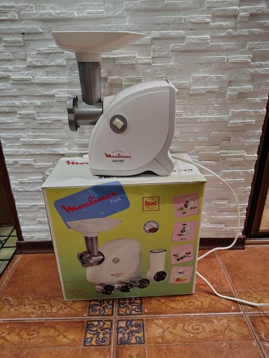 Электромясорубка Moulinex hv4, новая, мощность 1000 вт