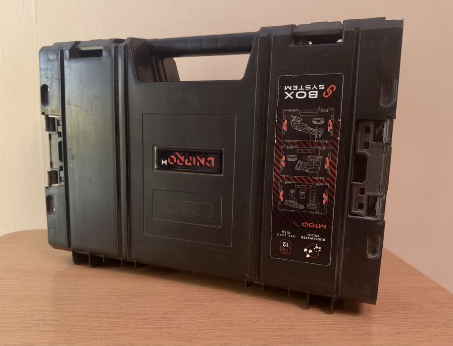 Продам надежный комплект аккумуляторного инструмента Dnipro-M