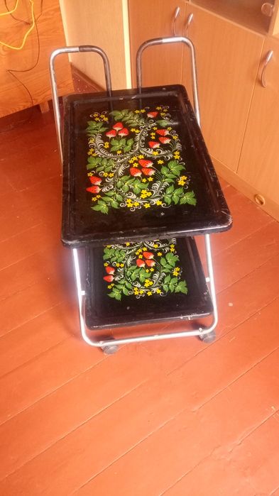 Стол сервировочный складной на колесах