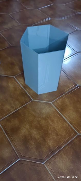 Secretária com  armário e gavetas com chave como novo