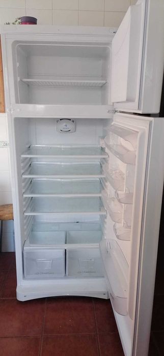 Frigorífico Indesit com garantia