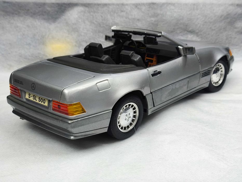 Модель Mercedes-Benz 500 SL (1989) 1/18 Maisto Grey Thailand