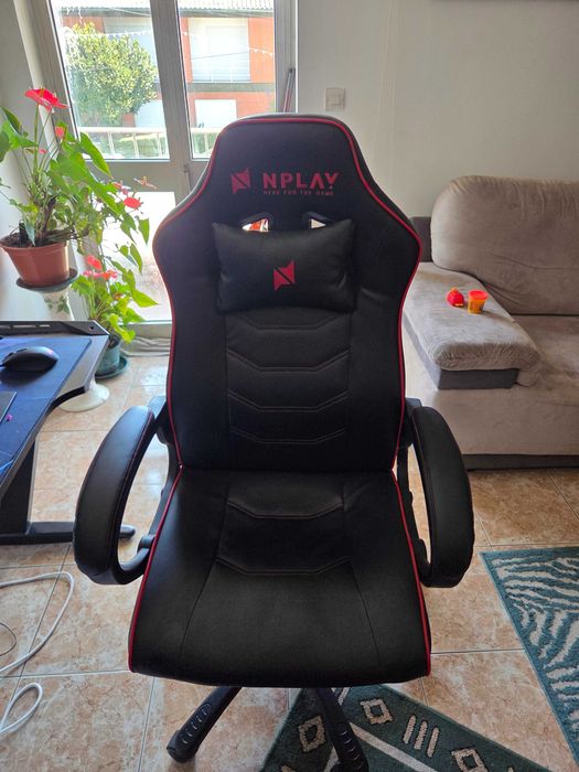 PC Gaming com monitore e cadeira