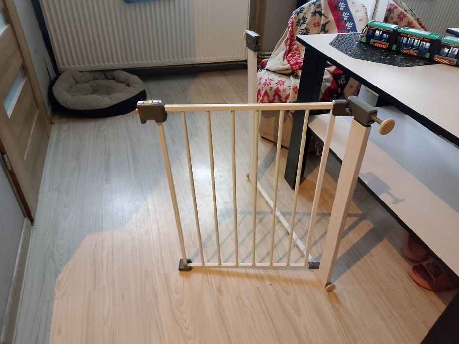 Sprzedam bramkę zabezpieczająca  dzieci przed upadkiem