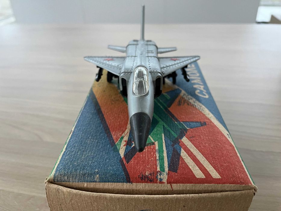 Самолет истребитель СССР новый с коробкой