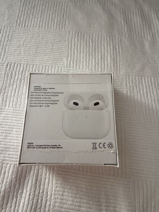 AirPods 3.