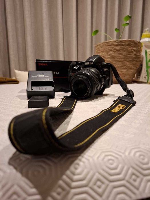 Nikon 3100D com objetiva 18.35mm e carregador64585688672129121