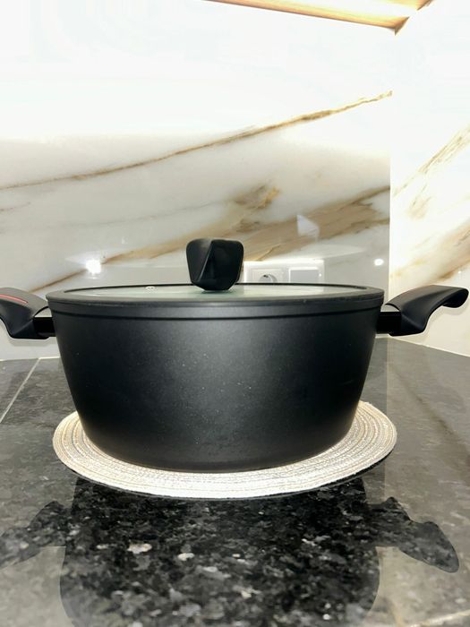 conjunto de 6  panelas de indução antiaderente.