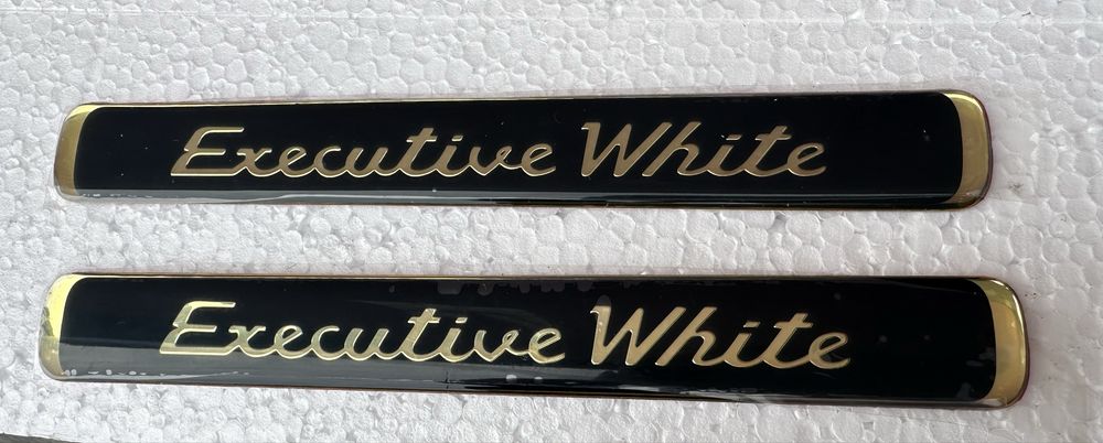 Эмблема Brownstone, Executive, Executive black Toyota Land Cruiser 200