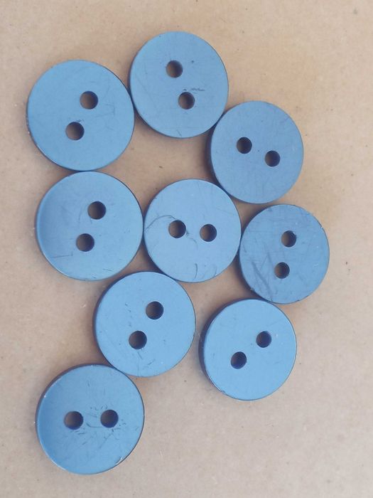 Guziki 9 szt dwie dziurki niebieskie średnica 1,3 cm Guzik niebieski