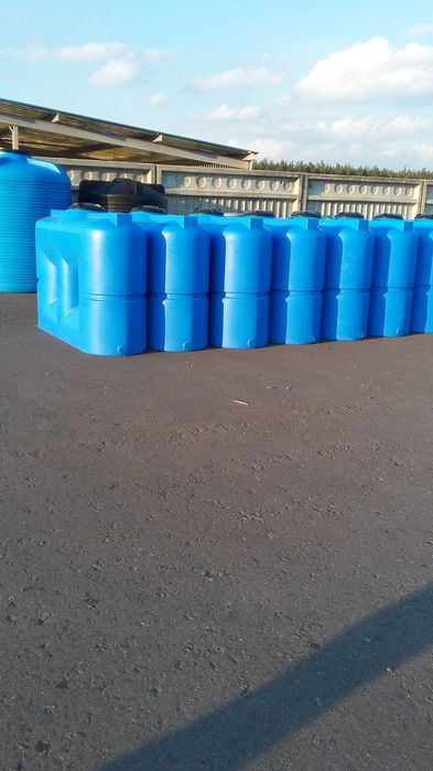 Продам пластикові баки бочки ємності для води