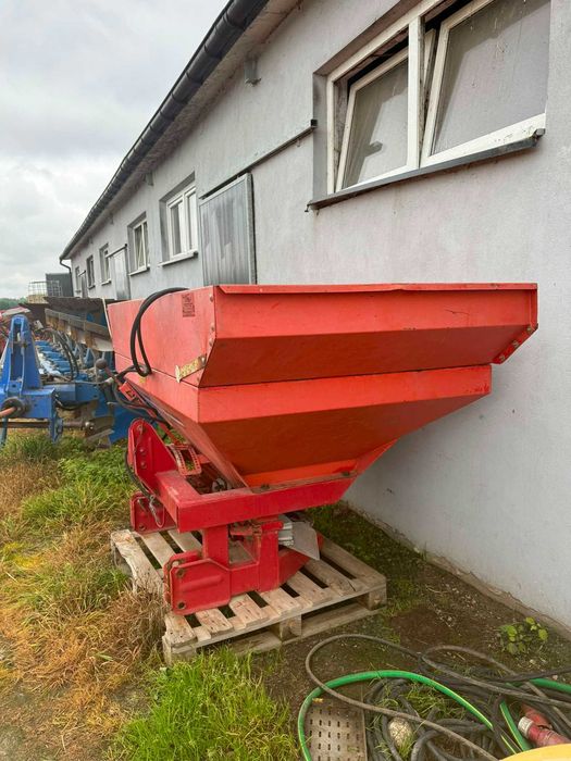 Rozsiewacz do nawozu Kuhn ZSB 1800kg