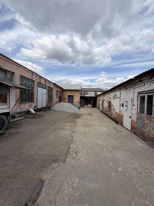 Здається склад ангари  закрита територія