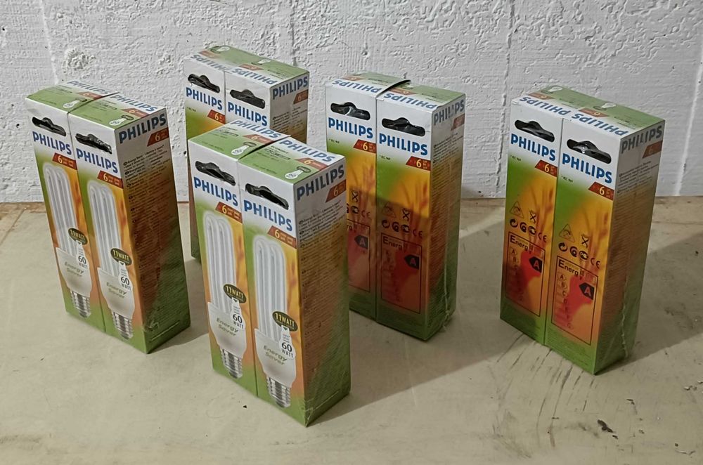 New Philips Electronic Light Bulbs (12 units)