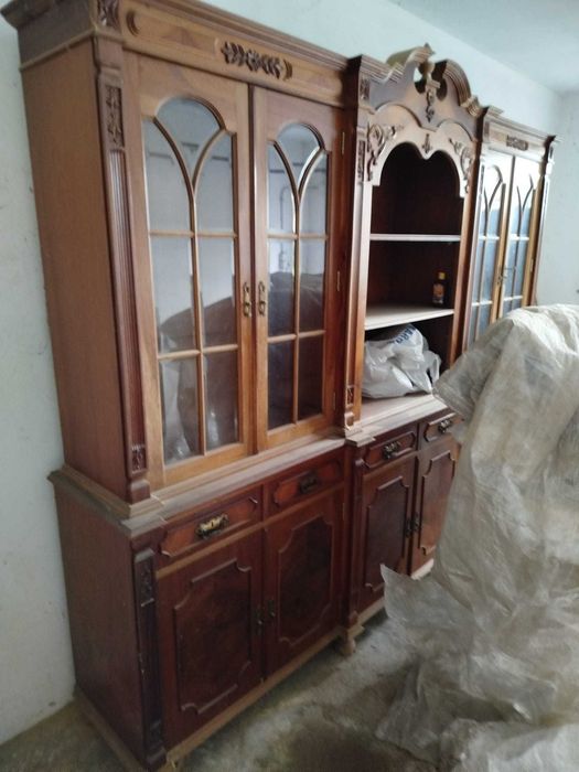 Móvel de Sala em Madeira Maciça com Vitrine