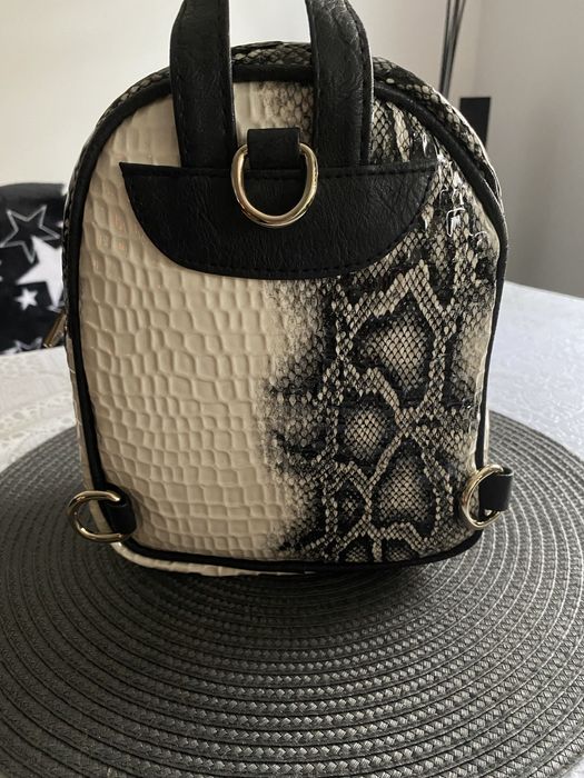 Mini plecaczek Michael Kors.