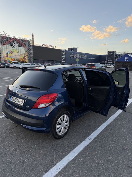 Peujeot 207 2010 рік