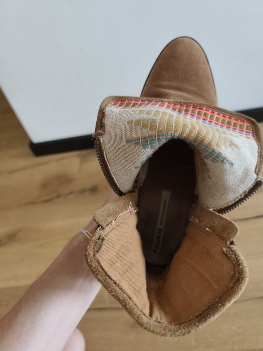 Botki zamszowe w stylu Boho Pull & Bear rozmiar 40