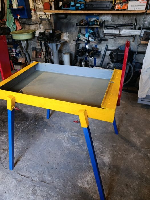 Плиткорез с подачей воды.