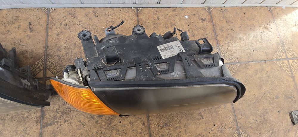 Lampa prawa przód przednia  Bmw E46