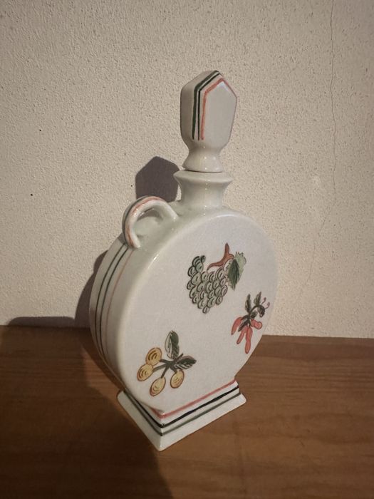 Garrafa antiga pintada à mão