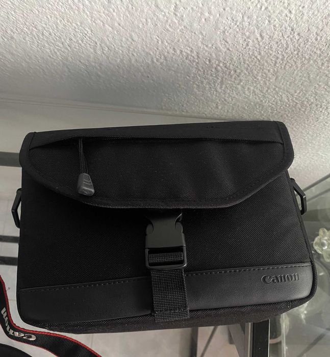 Camara Canon EOS 2000D