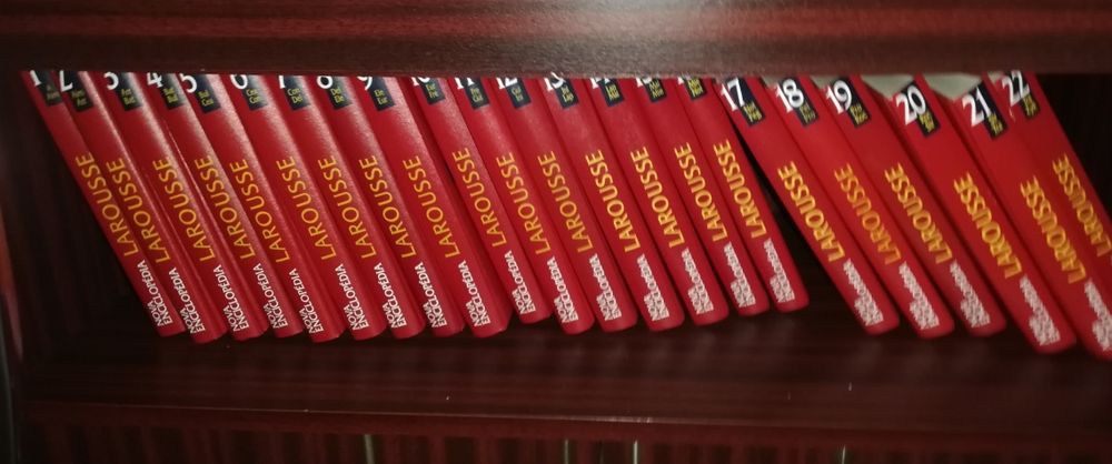 Enciclopédia Larousse. Edição do Círculo de Leitores