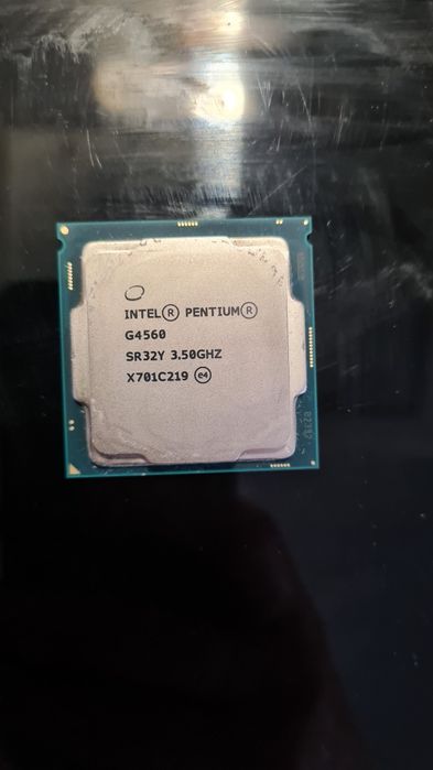 Intel pentium g4560 3.5 2/4 (i3 6100) 1151 v1 з кулером рідним