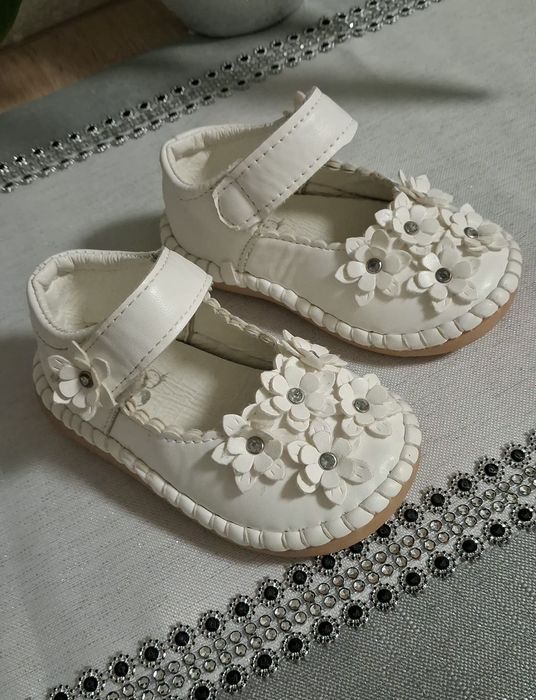 Святкові білі шкіряні туфельки на дівчинку 24 розмір 14 см устілка